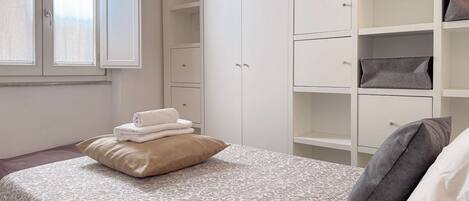 2 室のベッドルーム、WiFi (無料)