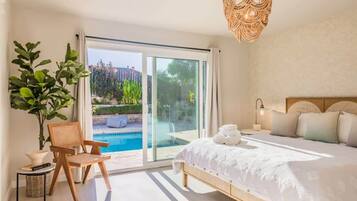 5 soverom, skrivebord, skrivebord for bærbar PC og lydisolert