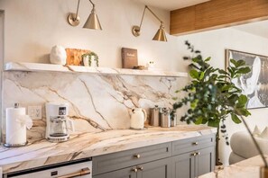 Tủ lạnh, lò vi sóng, lò nướng, bếp nấu 