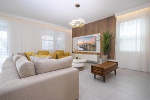 TV, foosball - EV_9036 - 8 Bed 5 Bath Villa with Screened-In Private Pool, Custom Kids Bedroom (Davenport)