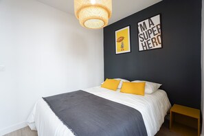 3 bedrooms, iron/ironing board, bed sheets - Spacious family duplex apartment - Eiffel Tower (Paris)