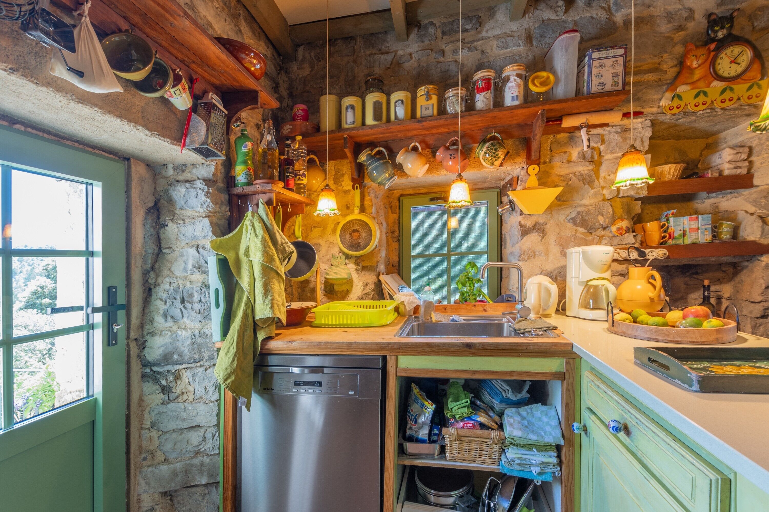 Frigorifero, microonde, forno, lavastoviglie