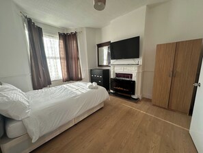 4 bedrooms, free WiFi, bed sheets