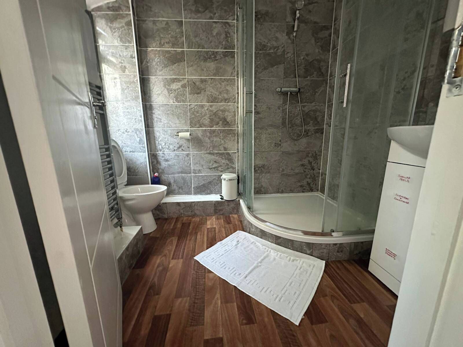 Shower, towels