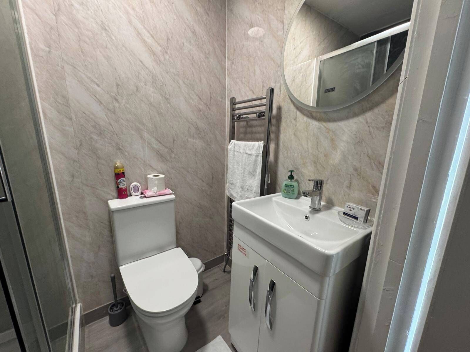 Shower, towels