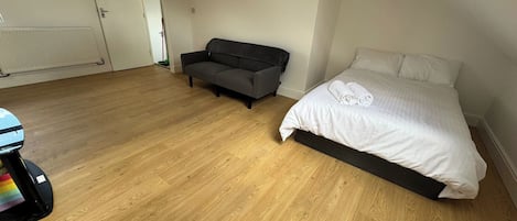 4 bedrooms, free WiFi, bed sheets