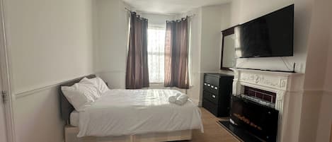 4 bedrooms, free WiFi, bed sheets