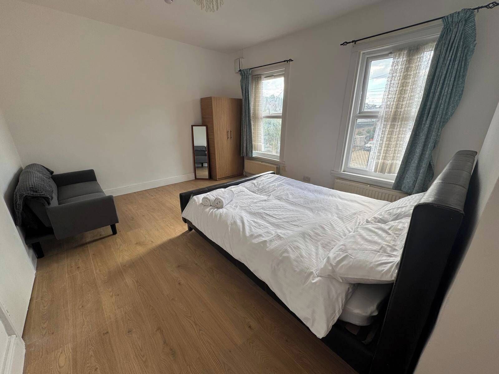 4 bedrooms, free WiFi, bed sheets