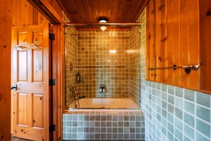 Douche, sèche-cheveux, serviettes fournies