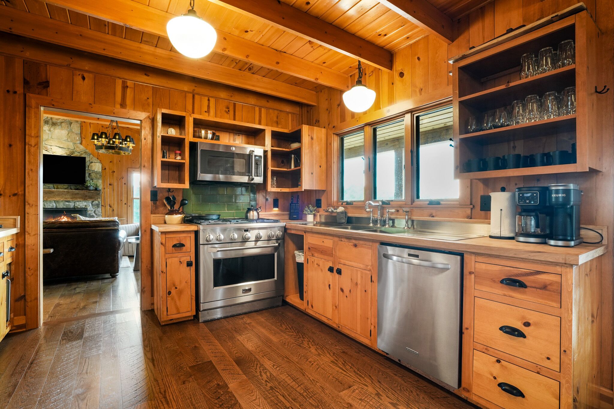 ثلاجة، ميكروويف، فرن، موقد طهي مسطح