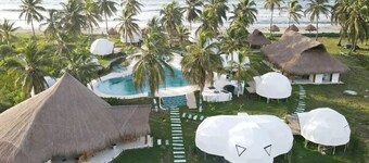 AQUA BREEZE GLAMPING