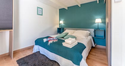 Bed and Breakfast 'Bleu' with Shared Pool, Private Terrace and Air Conditioning