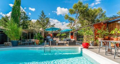 Bed and Breakfast 'Bleu' with Shared Pool, Private Terrace and Air Conditioning