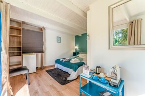 1 bedroom, bed sheets