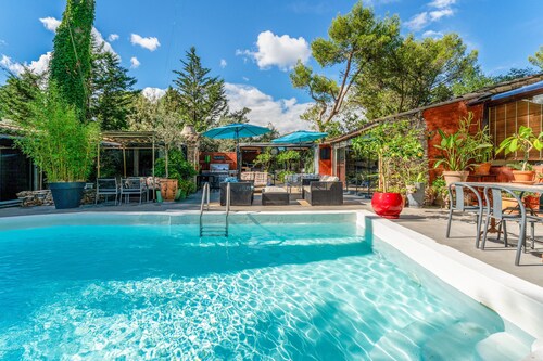 Bed and Breakfast 'Bleu' with Shared Pool, Private Terrace and Air Conditioning