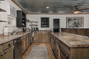 Fridge, microwave, oven, stovetop - The Lodge At Our Texas Ranch (Centerville)