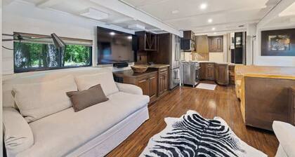 Charming 1-bedroom house in Centerville with AC