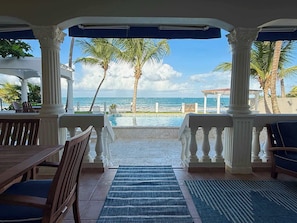 Outdoor dining - Beachfront, Luxury Bungalow, Private Premium Pool! (Fortuna)