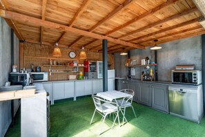 Fridge, coffee/tea maker, electric kettle