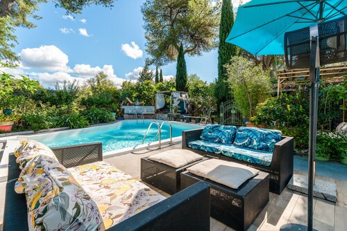 Chambre d'hôtes 'Orange' avec piscine partagée, Wi-Fi et climatisation