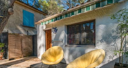 Bed and Breakfast 'Rouge' with Shared Pool, Wi-Fi and Air Conditioning