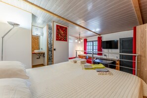 1 bedroom, WiFi, bed sheets - Bed and Breakfast 'Rouge' with Shared Pool, Wi-Fi and Air Conditioning (Nîmes)