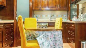 Micro-ondes, four, plaque de cuisson, lave-vaisselle