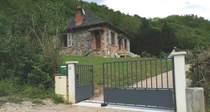 Maison Ă la campagne en bord de riviĂšre