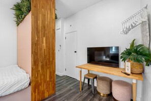 Iron/ironing board, free WiFi, bed sheets - Cozy Studio on Brick Lane (London)