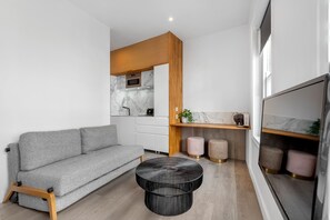 Living area - Cozy Studio on Brick Lane (London)