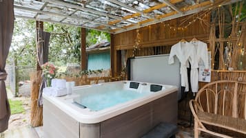 Bain à remous extérieur