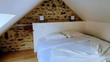2 habitaciones, tabla de planchar con plancha, wifi y ropa de cama