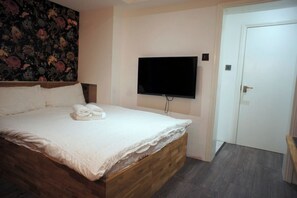 1 habitación, tabla de planchar con plancha y acceso a internet 