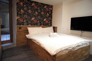 1 bedroom, iron/ironing board, Internet, bed sheets