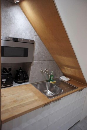 Fridge, microwave, toaster, cookware/dishes/utensils