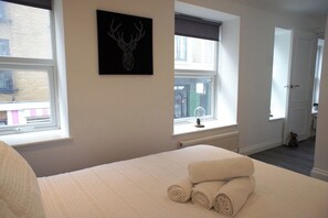 1 chambre, fer et planche à repasser, accès à Internet, literie fournie