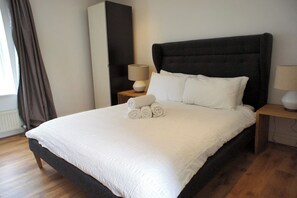 2 bedrooms, iron/ironing board, internet, bed sheets