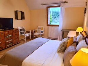 2 habitaciones, tabla de planchar con plancha, wifi y ropa de cama