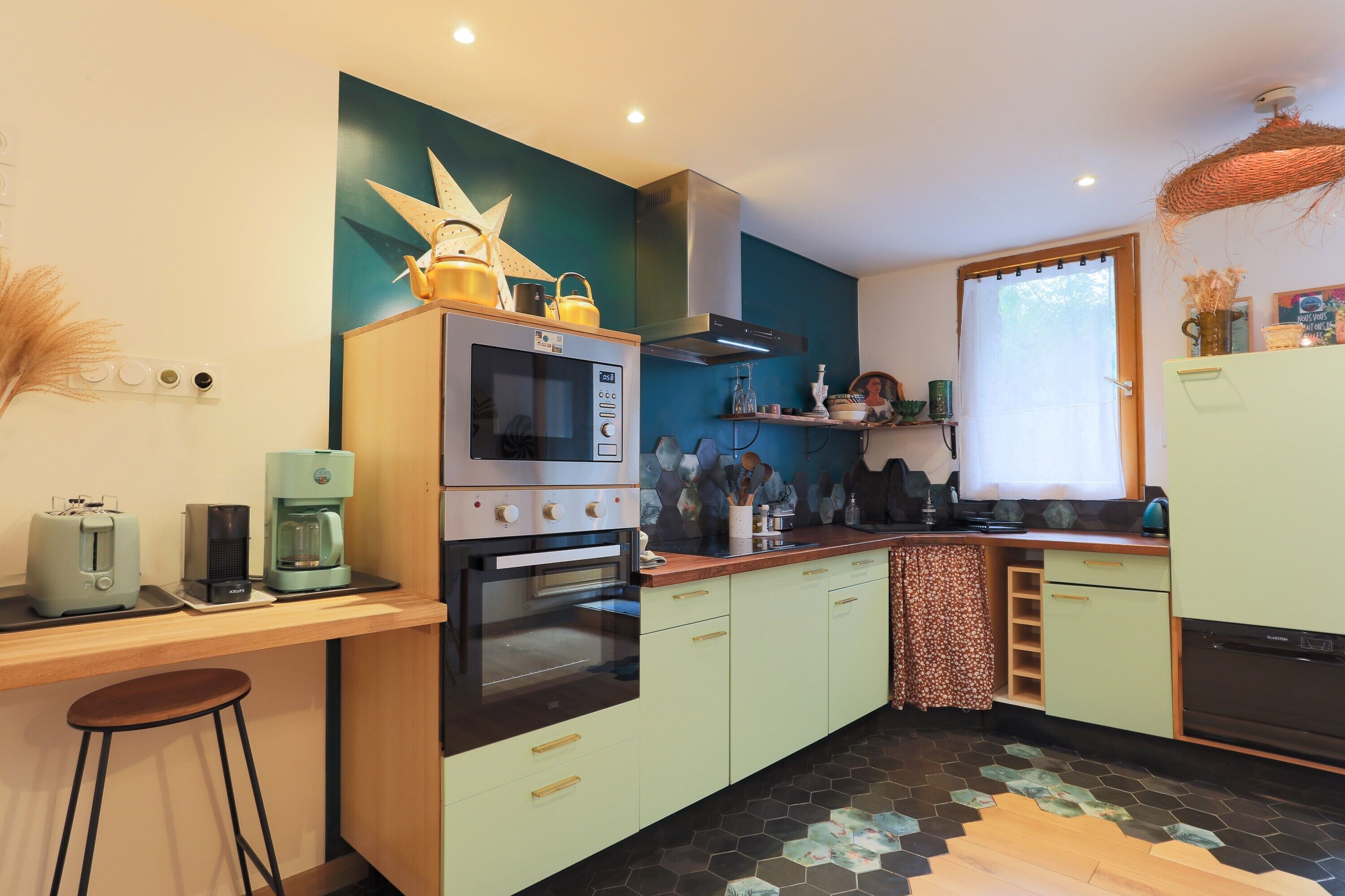 Refrigerador, microondas, horno y parrilla de estufa 