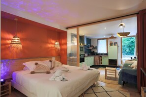 1 habitación, tabla de planchar con plancha, wifi y ropa de cama 