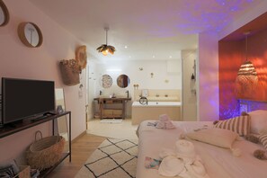 1 bedroom, iron/ironing board, WiFi, bed sheets - Suite-studio L'Échappée Belle - Gîtes du Goëlo (Plouha)