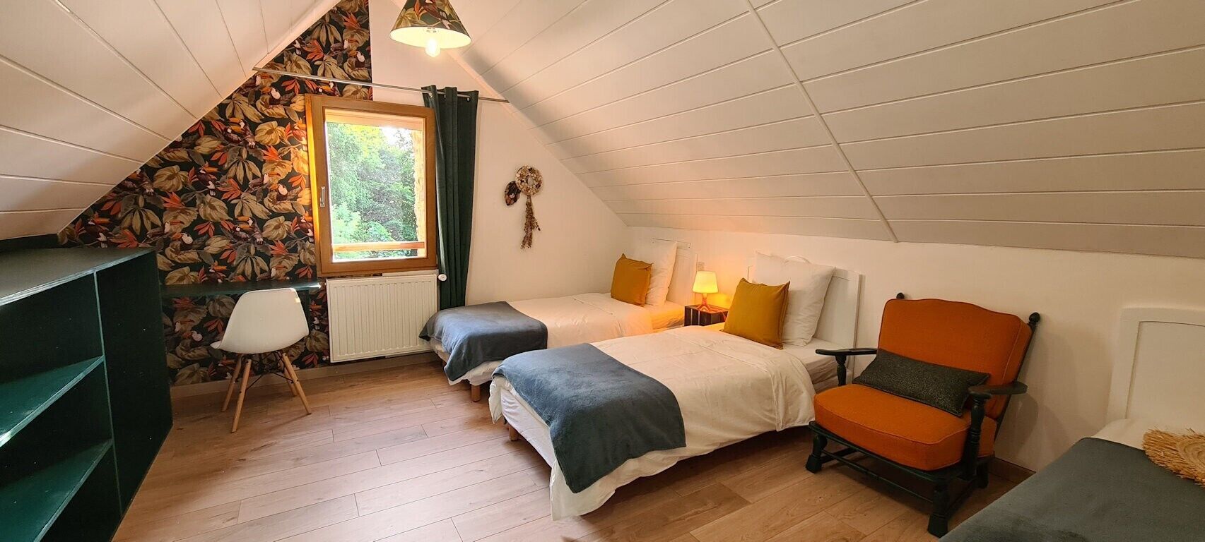 2 habitaciones, tabla de planchar con plancha, wifi y ropa de cama 