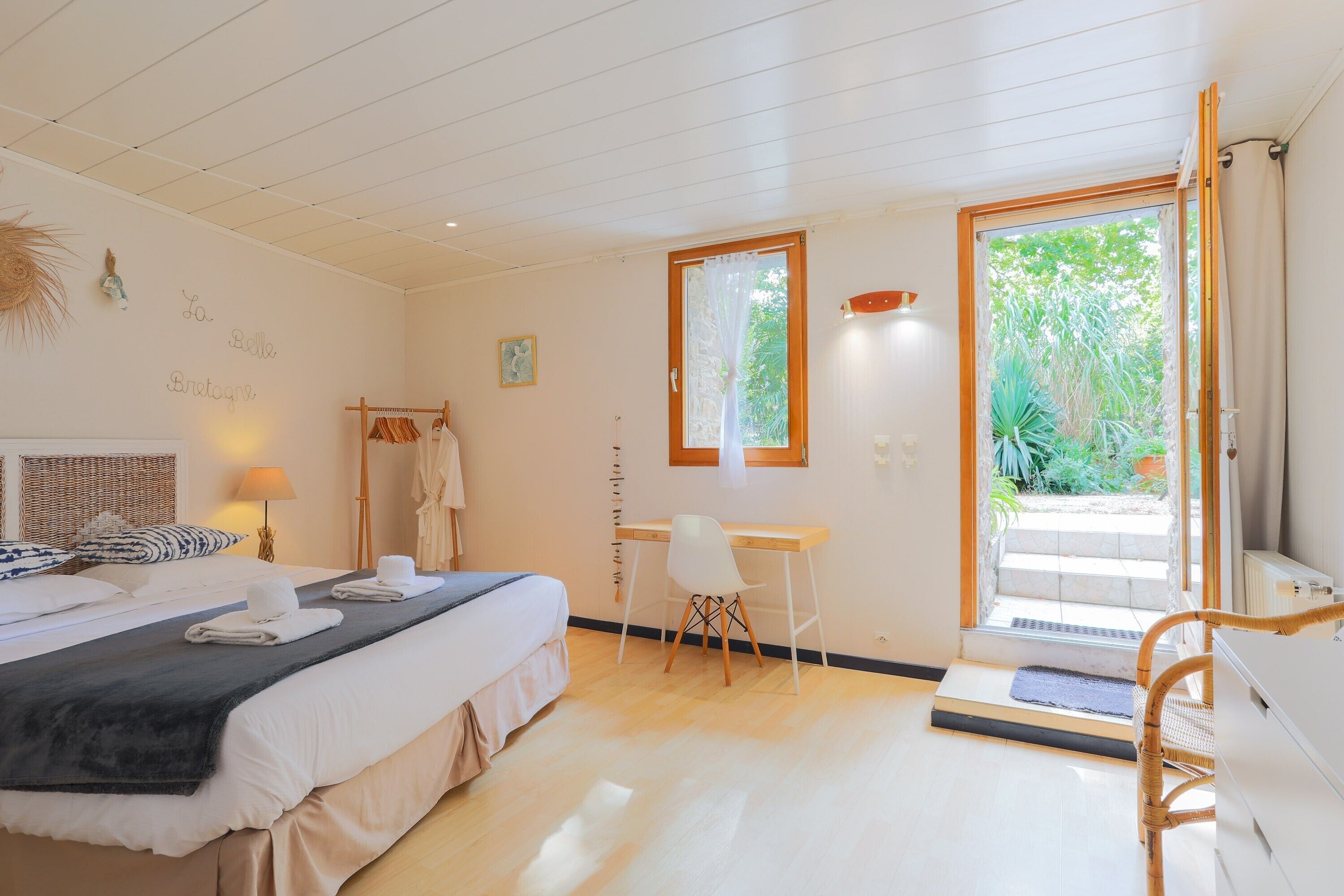 2 chambres, fer et planche à repasser, Wi-Fi, draps fournis