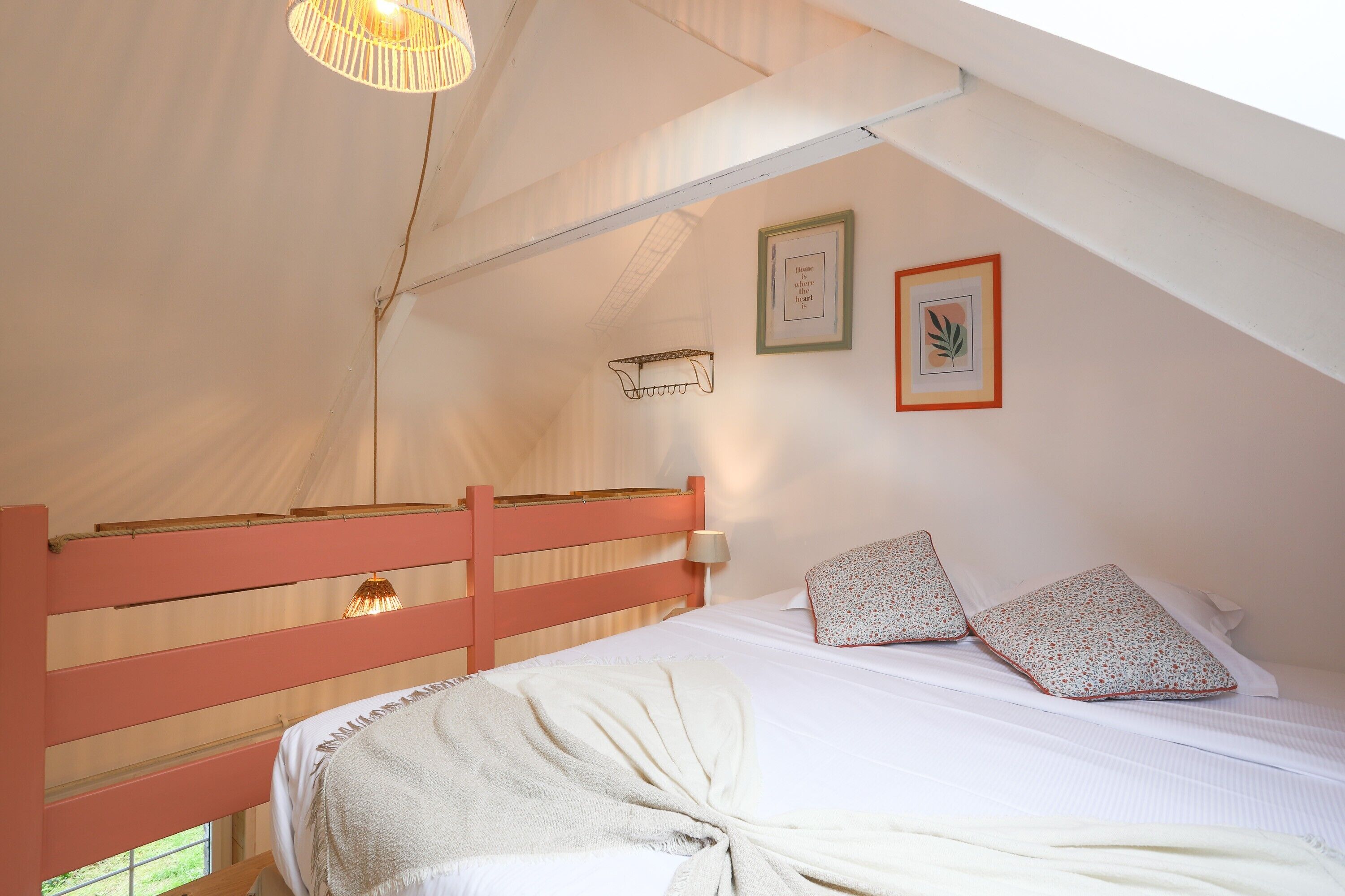 3 slaapkamers, een strijkplank/strijkijzer, wifi, beddengoed