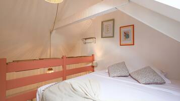 3 slaapkamers, een strijkplank/strijkijzer, wifi, beddengoed