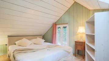 3 slaapkamers, een strijkplank/strijkijzer, wifi, beddengoed