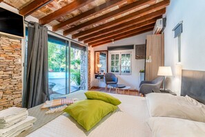 1 habitación, wifi y ropa de cama