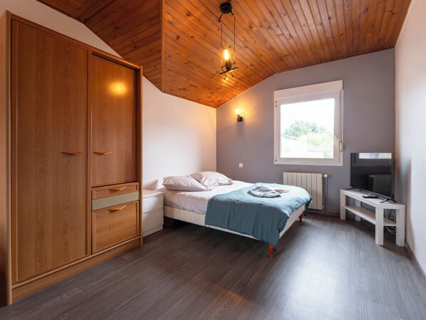 5 Schlafzimmer, Bügeleisen/Bügelbrett, WLAN, Bettwäsche