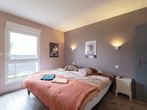 5 slaapkamers, een strijkplank/strijkijzer, wifi, beddengoed