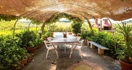 Ferme 'Tramonto' avec terrasse privée, Wi-Fi et climatisation